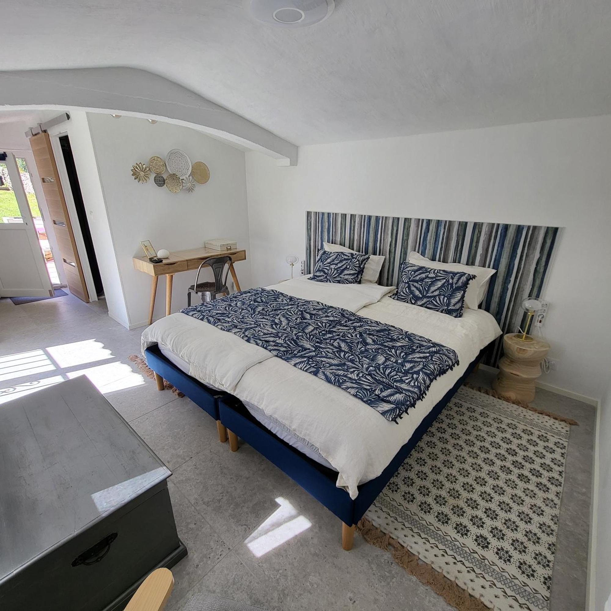 Les Pierres De Cezaire Hotell Saint-Cézaire-sur-Siagne Exteriör bild