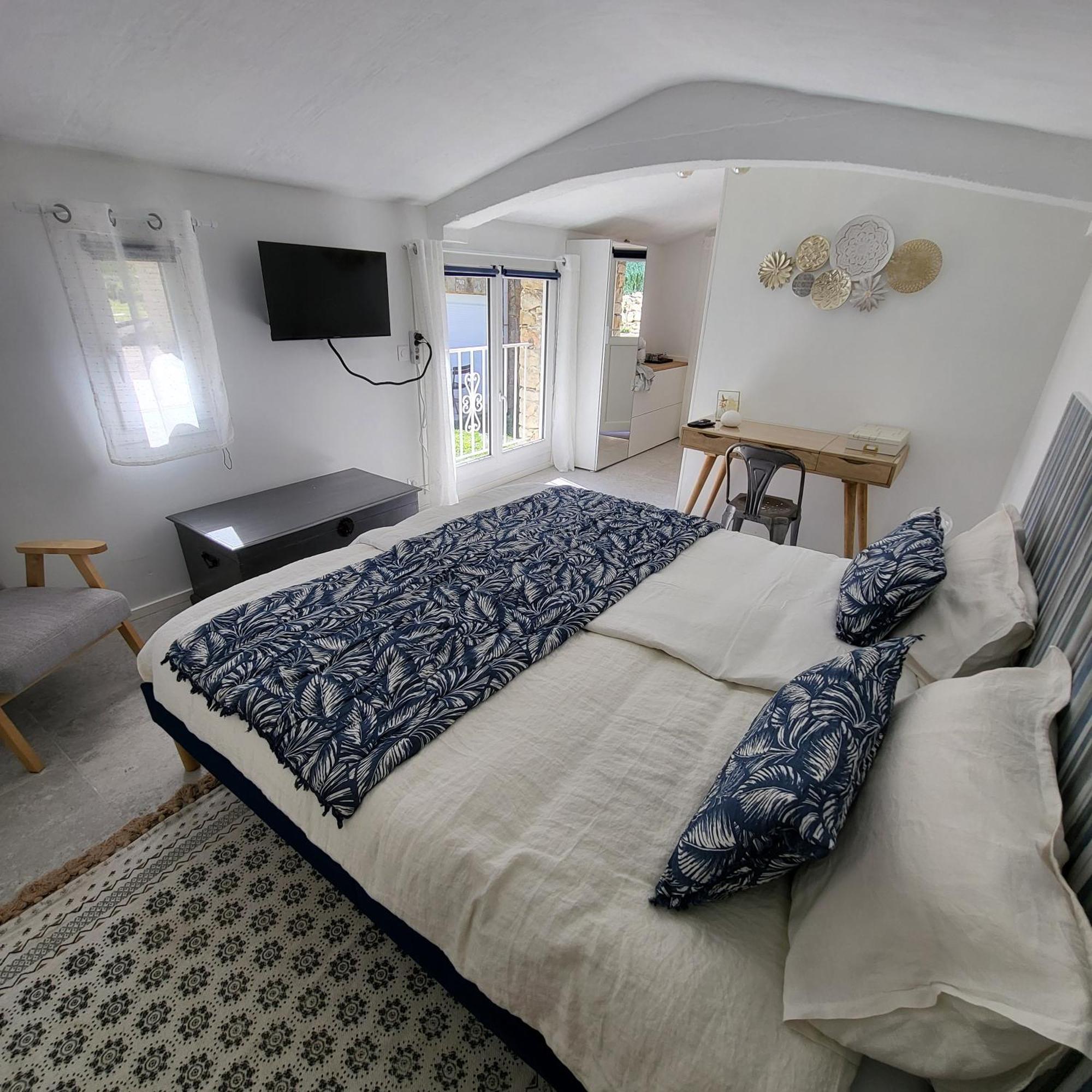 Les Pierres De Cezaire Hotell Saint-Cézaire-sur-Siagne Exteriör bild