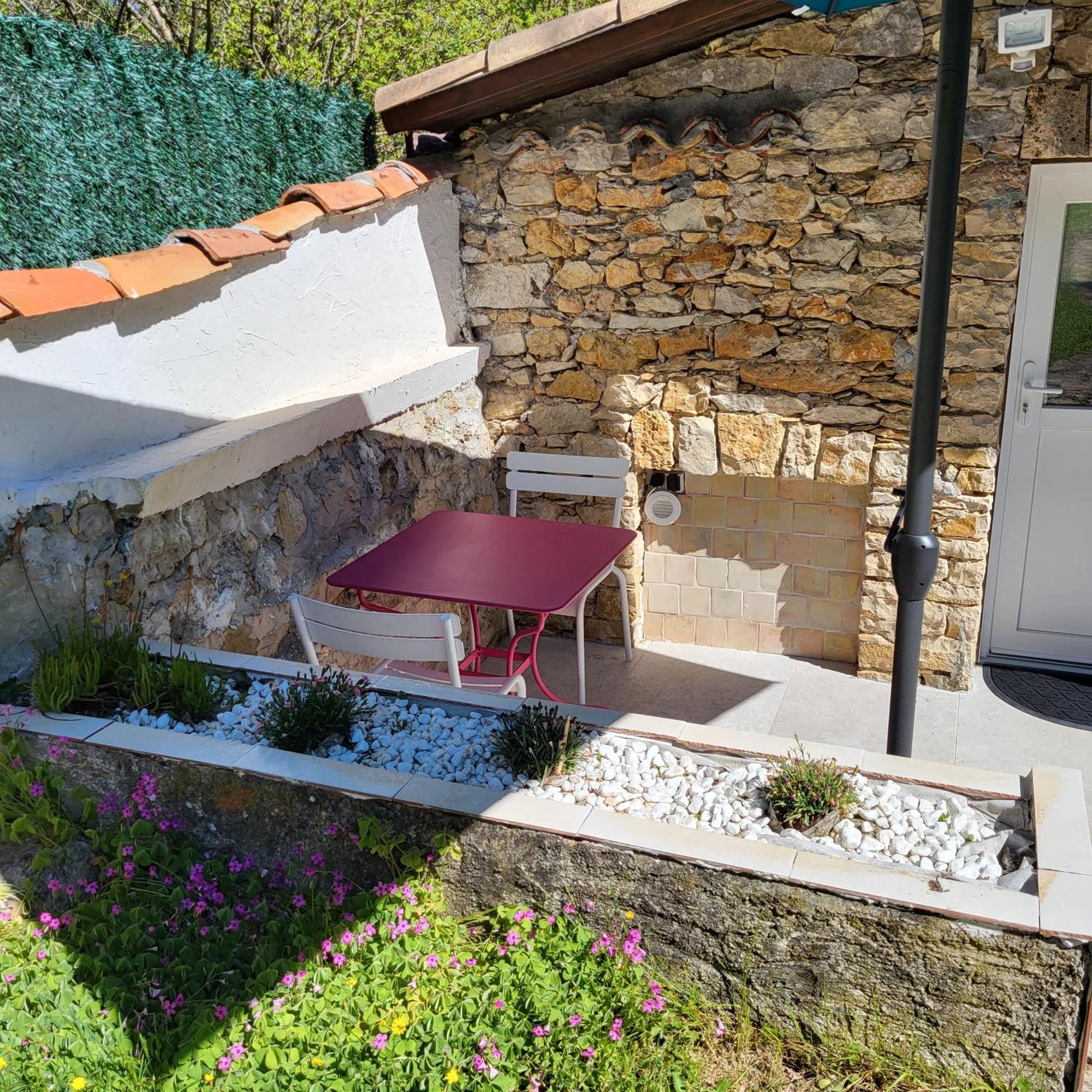 Les Pierres De Cezaire Hotell Saint-Cézaire-sur-Siagne Exteriör bild
